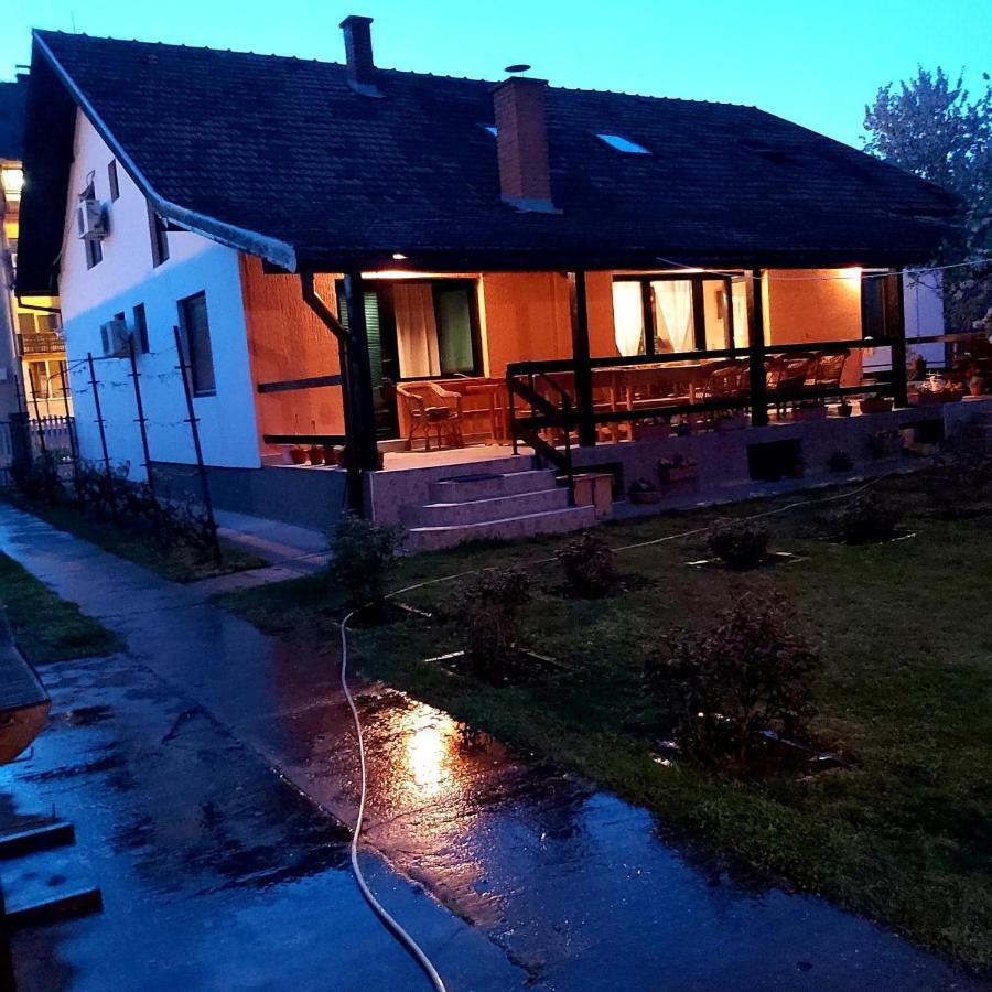 Lavrnic Apatin Exterior foto