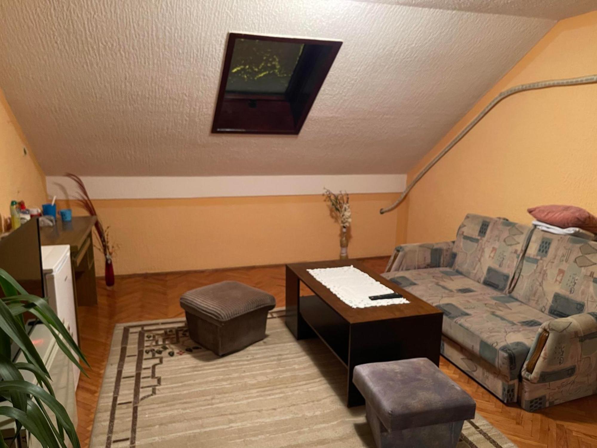 Lavrnic Apatin Exterior foto