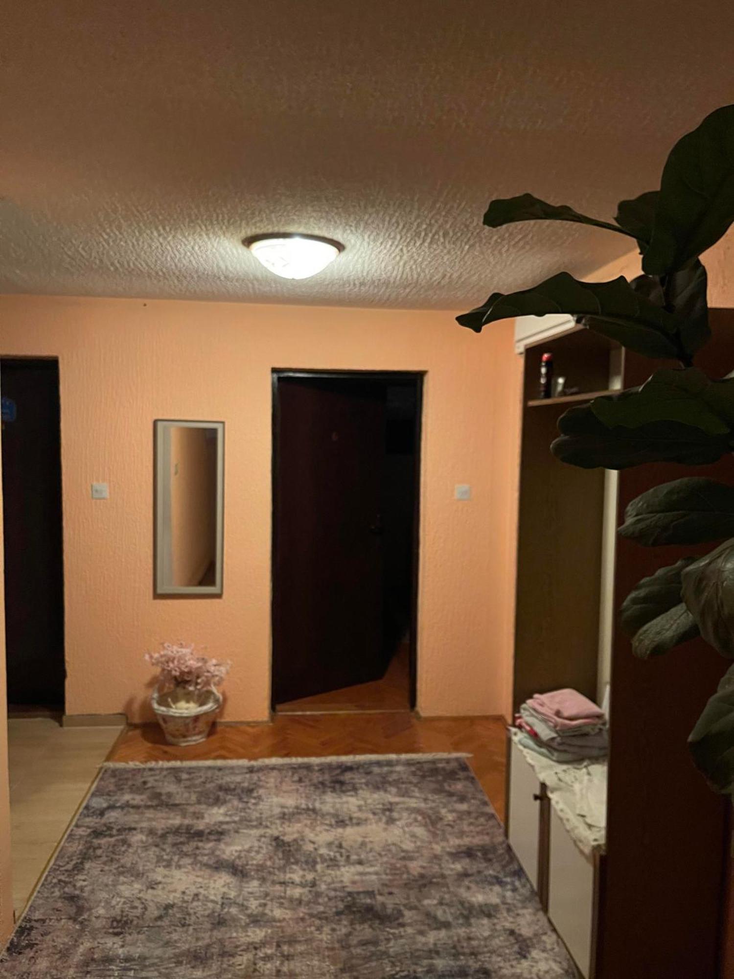 Lavrnic Apatin Exterior foto